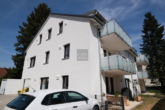 Tolle Neubau Dachwohnung mit Balkon, Stellplatz und EBK - Begehrte Wohnanlage in Erlangen Büchenbach - Hausansicht