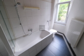 Sanierte 3-Zimmer Altbauwohnung in ruhiger zentraler Lage in Gärten b. Wöhrd - Badezimmer