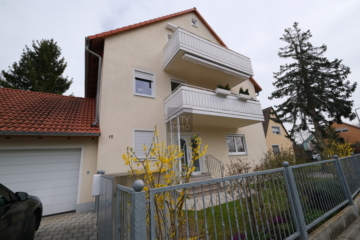 Schöne DG-Wohnung mit Balkon und Stellplatz in ruhiger Lage von Eibach, 90451 Nürnberg, Dachgeschosswohnung