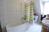 City Immobilien - Zentrumsnahe Altbauwohnung mit Balkon und Küchenzeile in Schoppershof - Badezimmer